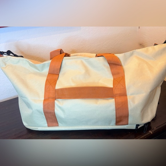 Beiehao New in Package large canvas travel/gym bag. Khaki with brown trim. - Picture 4 of 9